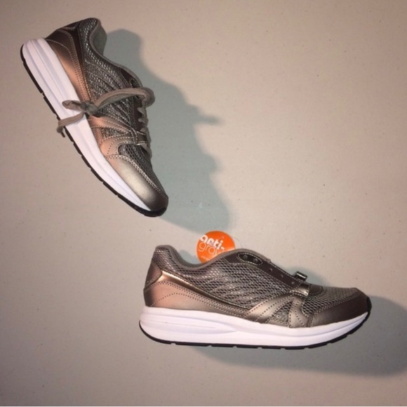 Never worn anti gravity easy spirit Galaton sneaker - Picture 6 of 6